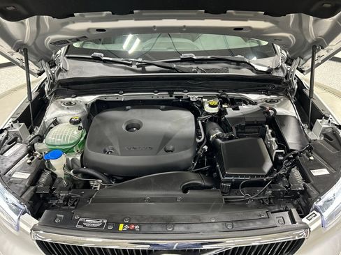 Used 2019 Volvo XC40 T5 Momentum AWD/4WD image 31
