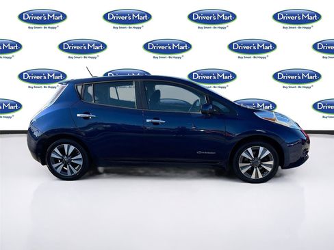 Used 2016 Nissan Leaf SV w/ Premium Package FWD image 8