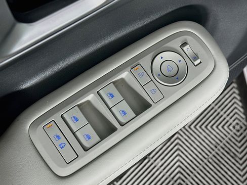 Used 2025 Hyundai Santa Fe Calligraphy AWD/4WD image 18