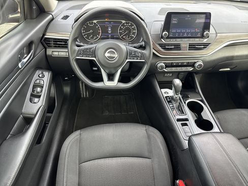 Used 2024 Nissan Altima 2.5 SV image 12