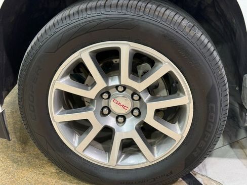 Used 2015 GMC Yukon Denali w/ Premium Package image 32