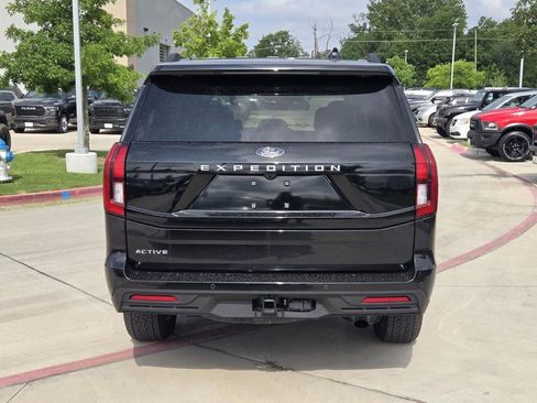 Used 2025 Ford Expedition Active AWD/4WD image 5