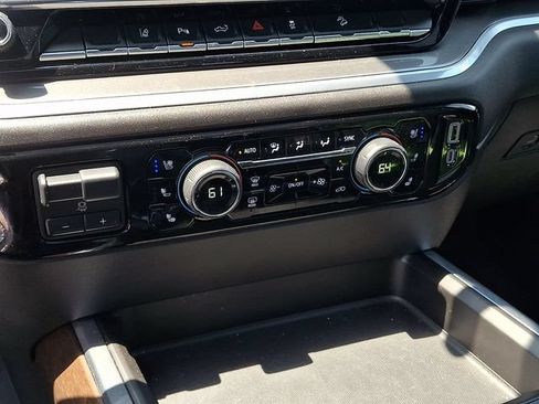 Used 2024 Chevrolet Silverado 2500 High Country w/ High Country Premium Package AWD/4WD image 12