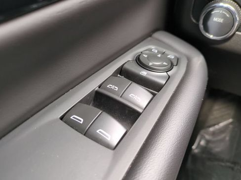 Used 2025 Chevrolet Suburban LT AWD/4WD image 28