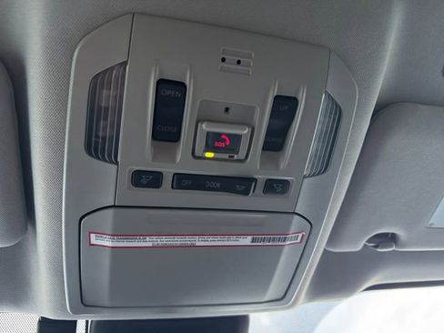 Used 2023 Toyota Highlander XLE image 26