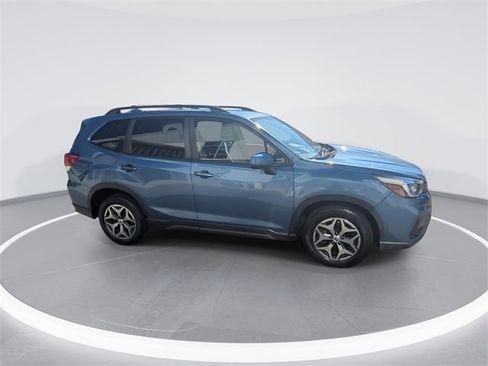 Used 2019 Subaru Forester Premium w/ All-Weather Package image 9