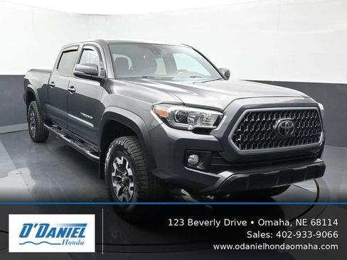 Used 2018 Toyota Tacoma TRD Off-Road w/ Technology Package AWD/4WD image 8