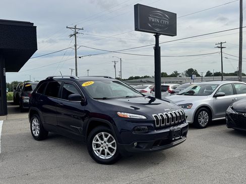 Used 2015 Jeep Cherokee Latitude w/ Cold Weather Group AWD/4WD image 1