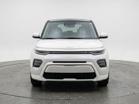 Used 2025 Kia Soul LX w/ LX Technology Package image 2