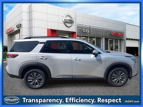 Certified 2024 Nissan Pathfinder SV image 5