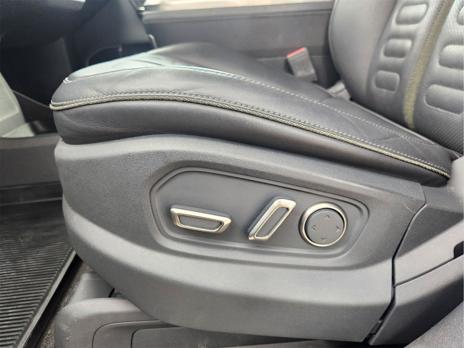 Used 2022 Rivian R1T Adventure AWD/4WD image 22