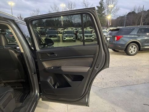 Used 2021 Volkswagen Atlas SEL Premium image 17