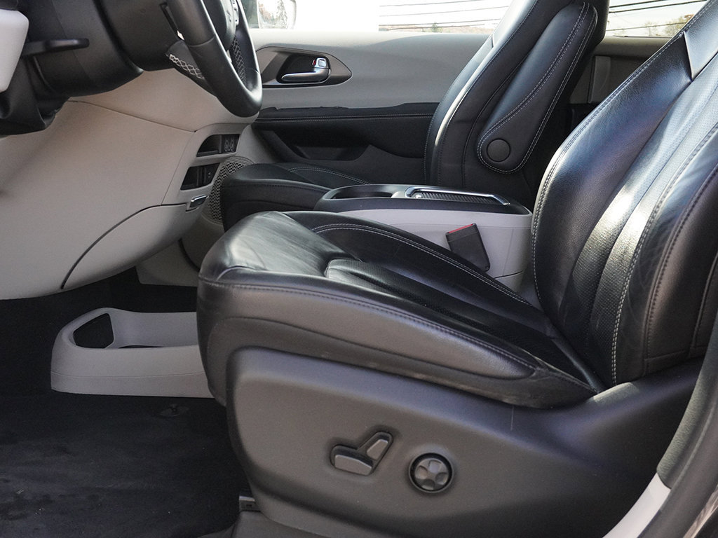 Used 2022 Chrysler Pacifica Touring-L FWD image 27