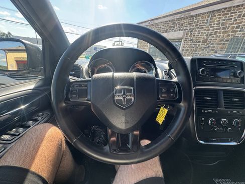 Used 2014 Dodge Grand Caravan SE FWD image 25