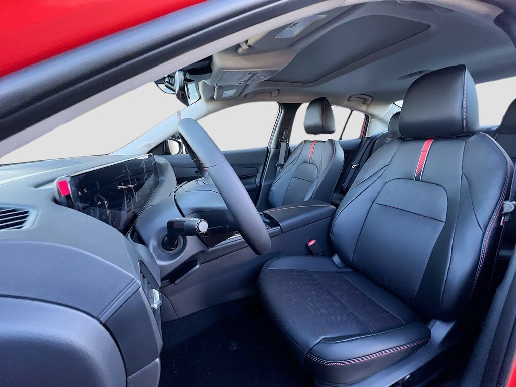 Used 2026 Nissan Sentra SR w/ SR Premium Package FWD image 20