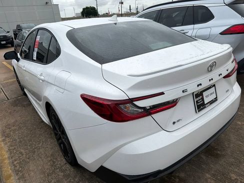 Used 2026 Toyota Camry SE FWD image 4