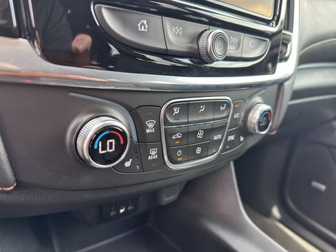 Used 2019 Chevrolet Traverse RS FWD image 16