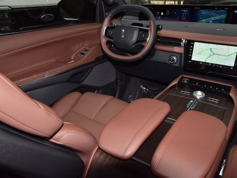 New 2026 Lincoln Navigator Reserve image 16