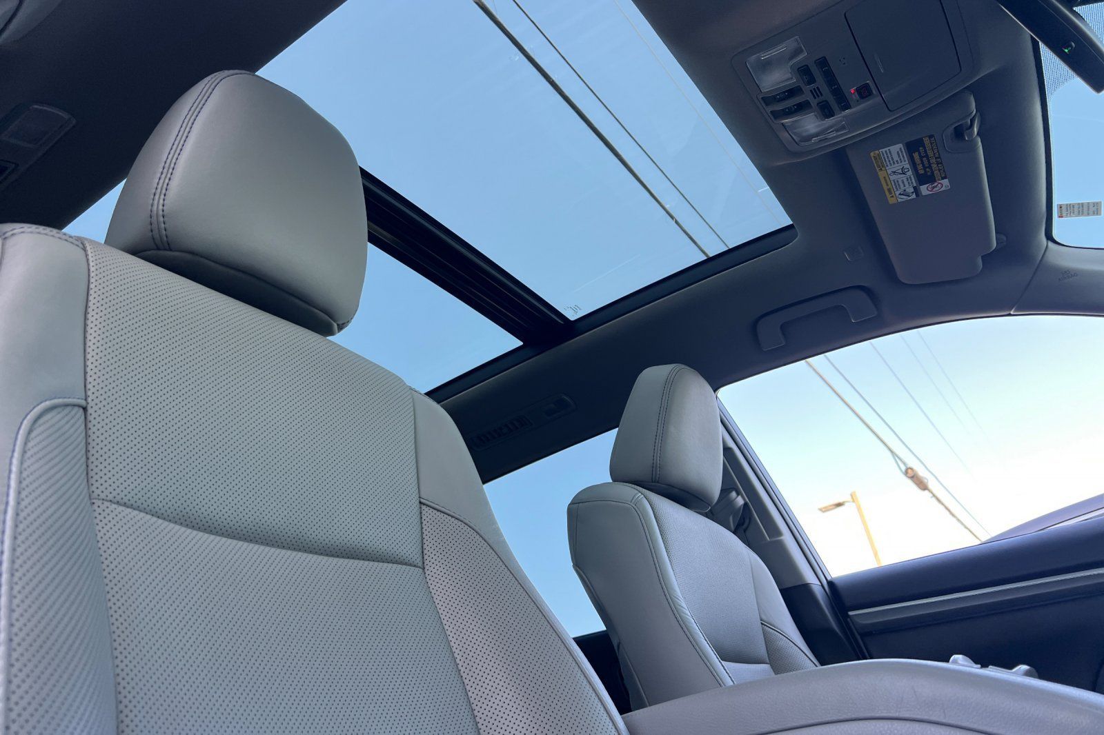 Used 2019 Toyota Highlander Limited Platinum AWD/4WD image 16