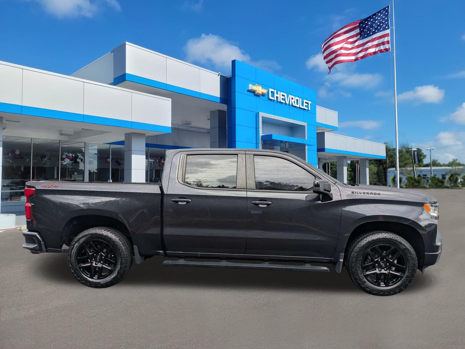 Used 2022 Chevrolet Silverado 1500 RST AWD/4WD image 2