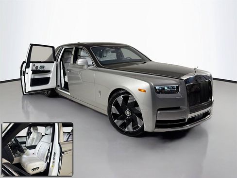 Used 2023 Rolls-Royce Phantom Sedan RWD image 2