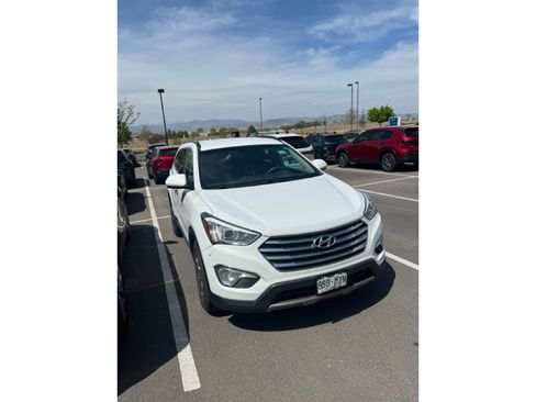 Used 2016 Hyundai Santa Fe SE image 2