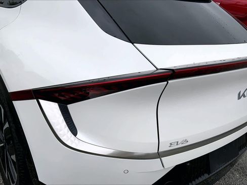 Used 2022 Kia EV6 Wind RWD image 24