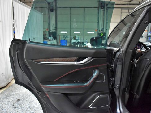 Used 2017 Maserati Levante Base image 35