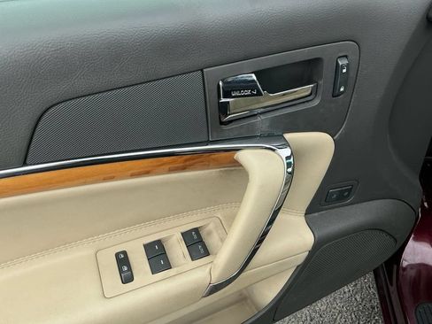 Used 2012 Lincoln MKZ FWD image 16