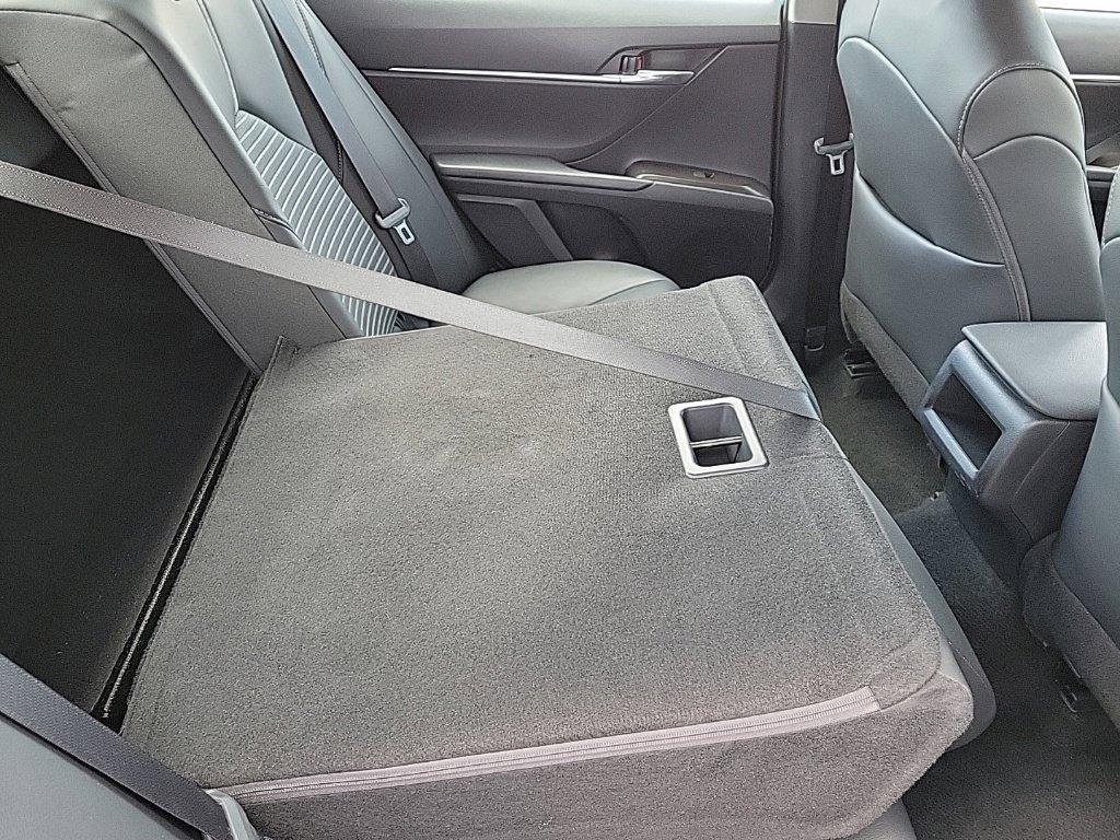 Used 2024 Toyota Camry SE FWD image 17