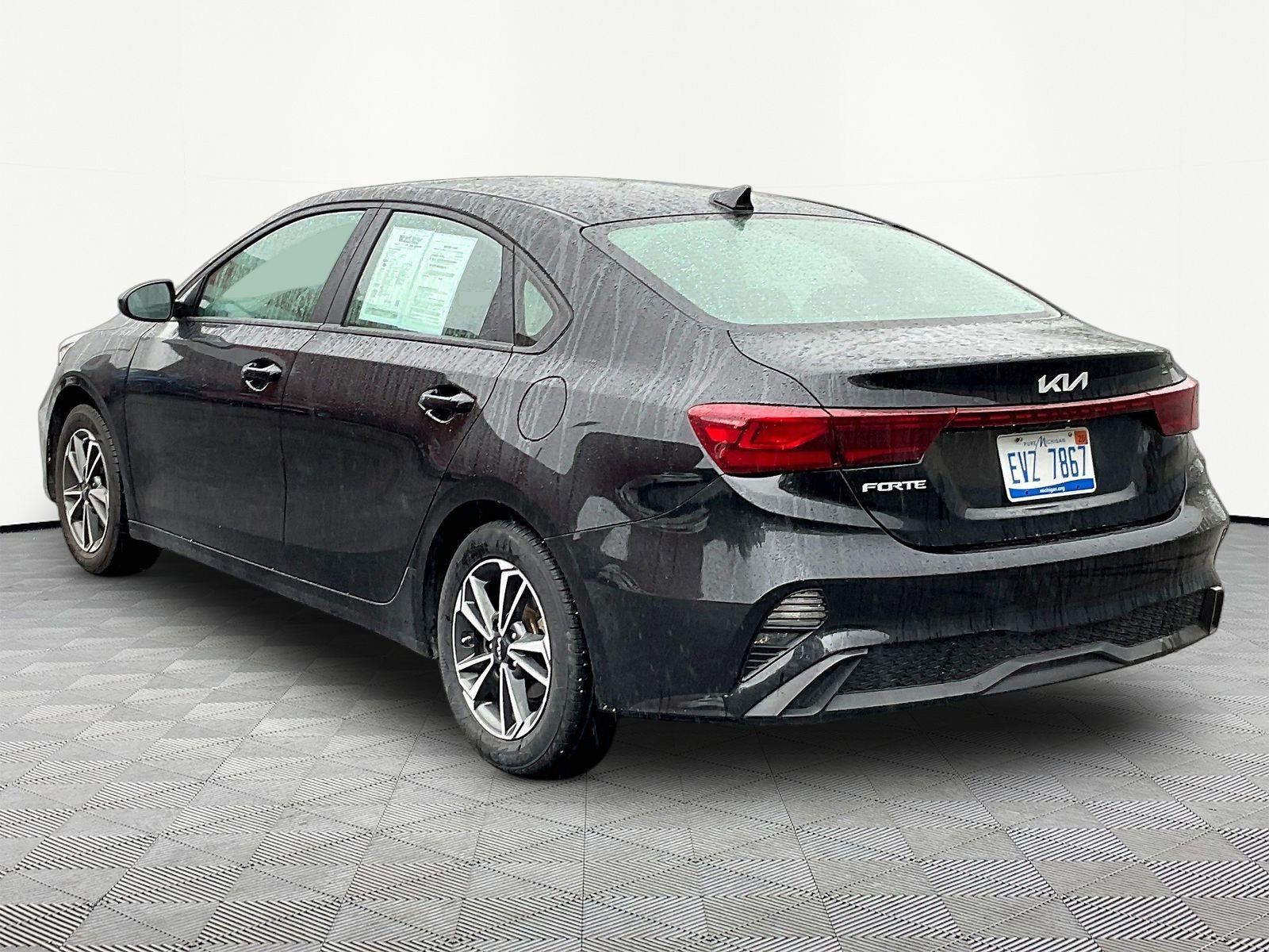 Used 2024 Kia Forte LXS FWD image 4