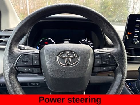 Used 2023 Toyota Sienna LE image 19