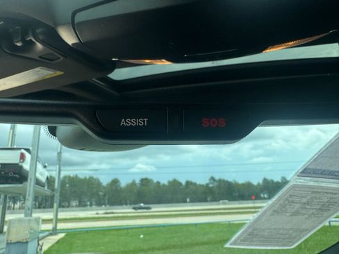 Used 2022 Dodge Charger R/T w/ Plus Group RWD image 29