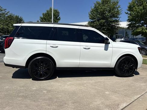 Used 2025 Ford Expedition Platinum w/ Stealth Appearance Package AWD/4WD image 2
