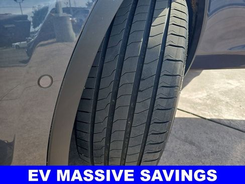 Used 2022 Tesla Model Y Long Range image 36