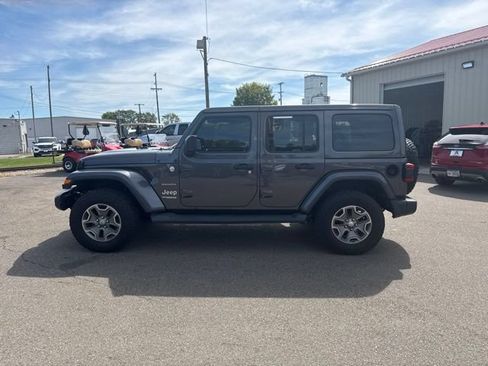 Used 2018 Jeep Wrangler Unlimited Sahara AWD/4WD image 6