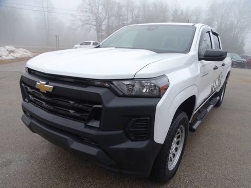 Used 2024 Chevrolet Colorado W/T w/ WT Convenience Package II AWD/4WD image 4