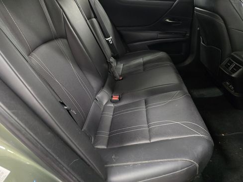 Used 2019 Lexus ES 300h w/ Accessory Package 2 image 19