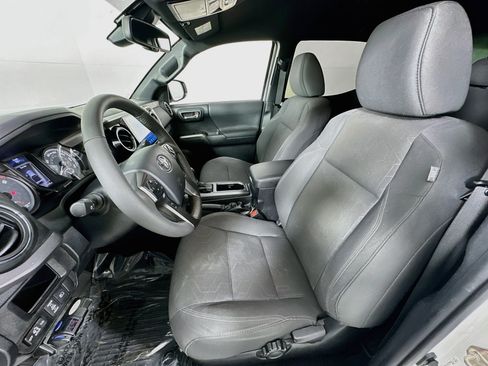 Used 2019 Toyota Tacoma TRD Off-Road RWD image 19
