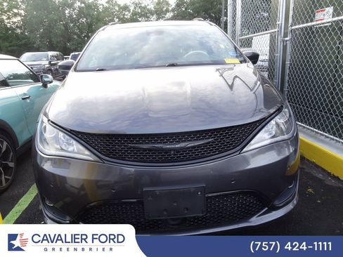 Used 2019 Chrysler Pacifica Touring-L Plus w/ Advanced Safetytec Group FWD image 4