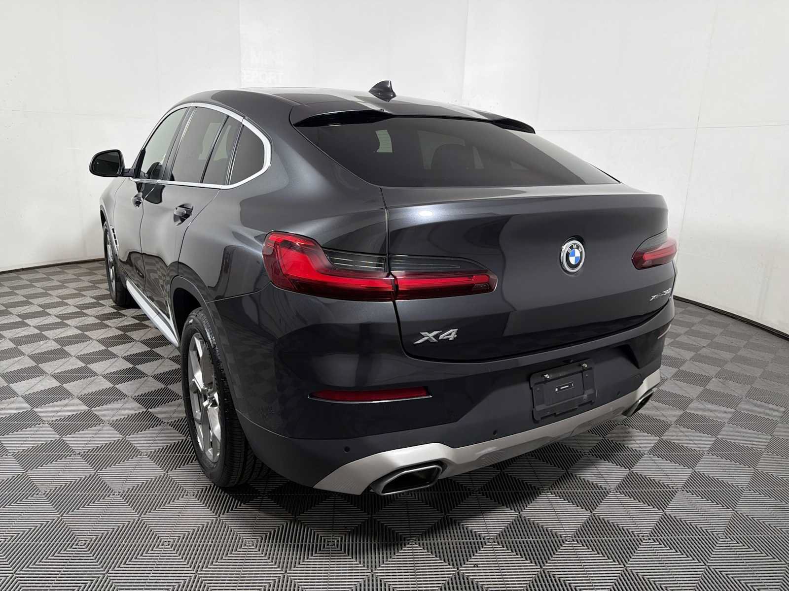 Used 2024 BMW X4 xDrive30i w/ Parking Assistance Package AWD/4WD image 5