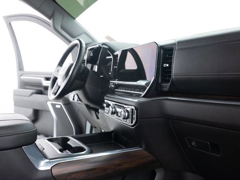 Used 2024 GMC Sierra 2500 SLT w/ SLT Premium Package image 31