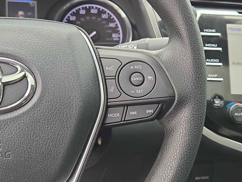 Used 2020 Toyota Camry LE image 23