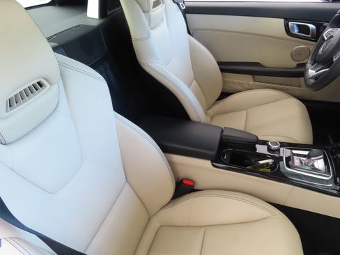 Used 2020 Mercedes-Benz SLC 300 w/ Premium Package image 28
