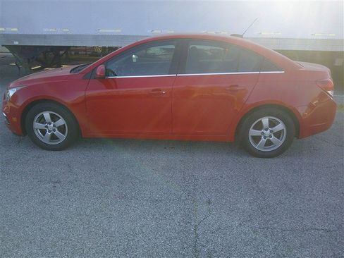 Used 2016 Chevrolet Cruze LT image 2