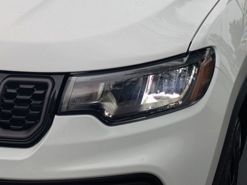 New 2026 Jeep Compass Latitude image 9