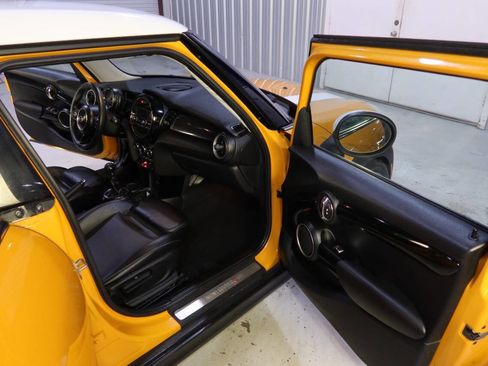 Used 2015 MINI Cooper S image 12