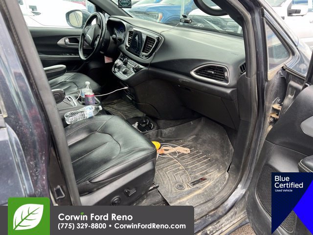 Used 2020 Chrysler Pacifica Touring-L Plus FWD image 12