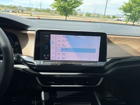 Certified 2024 Volkswagen Atlas SE w/ Black Wheel Package image 20