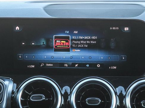 Used 2023 Mercedes-Benz GLB 250 4MATIC image 15